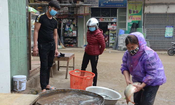 20 ngày cách ly hơn 10.000 người ở Sơn Lôi, Vĩnh Phúc: Thực phẩm đâu phục vụ dân?